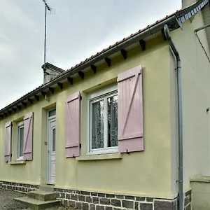 La Maison Aux Volets Roses Saint-Alban (Cotes-d'Armor)